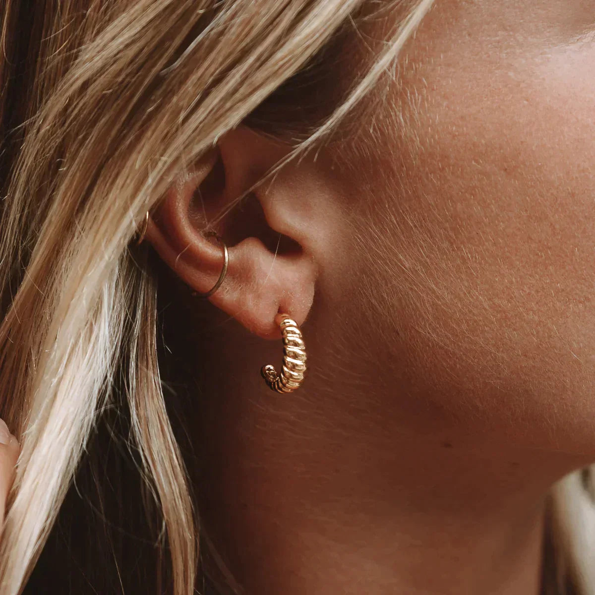 Brincos de argola croissant