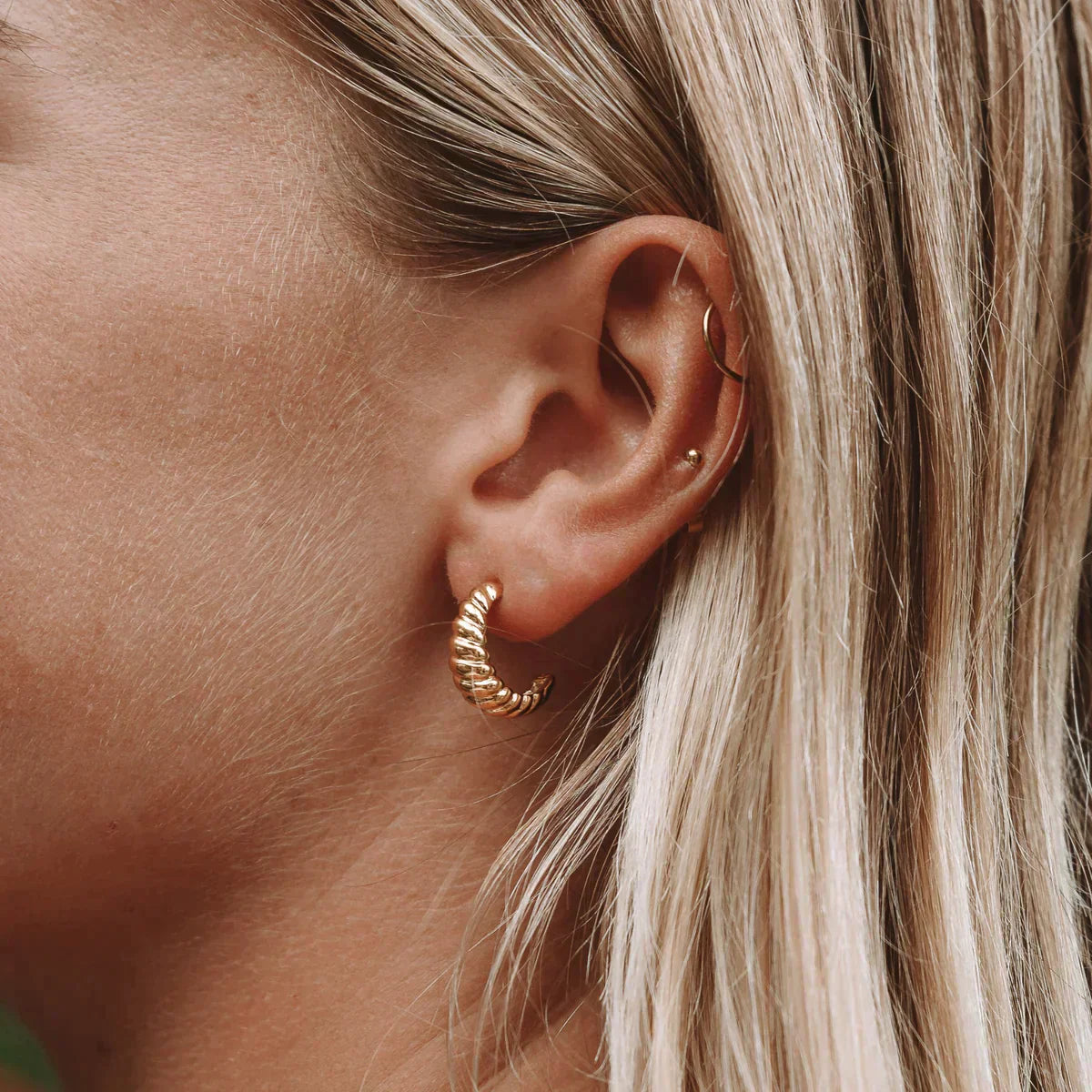 Brincos de argola croissant