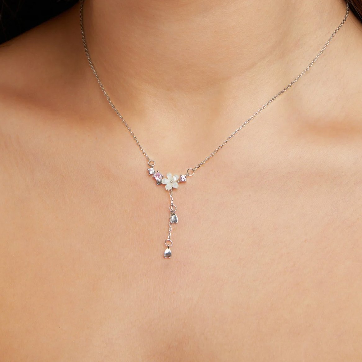 Colar Flor de Cerejeira